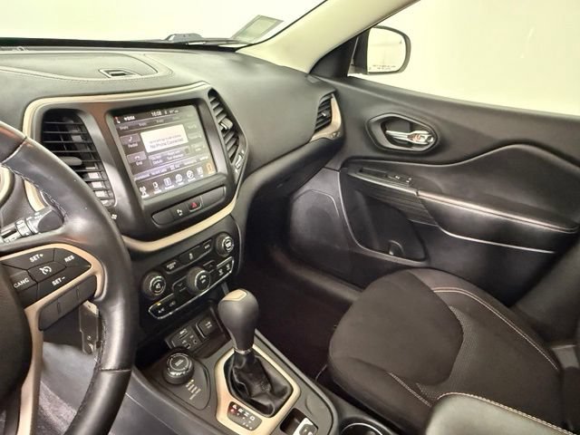Used 2016 Jeep Cherokee 75th Anniversary AWD/4WD image 28