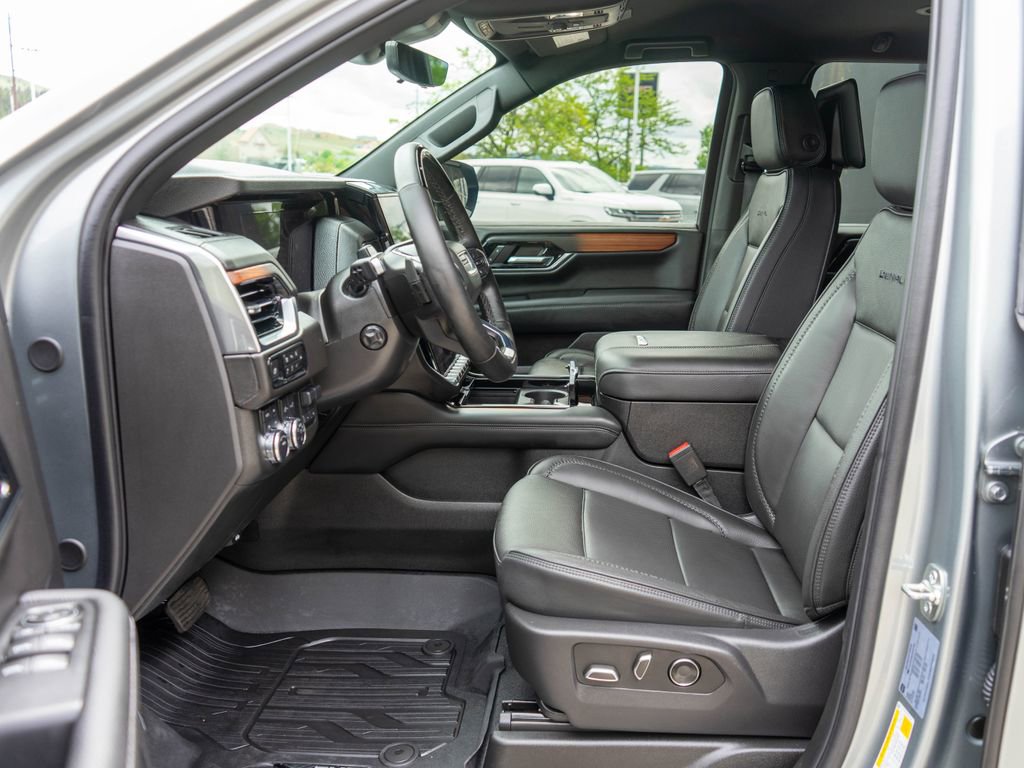 Certified 2025 GMC Yukon XL Denali w/ Advanced Technology Package AWD/4WD image 11