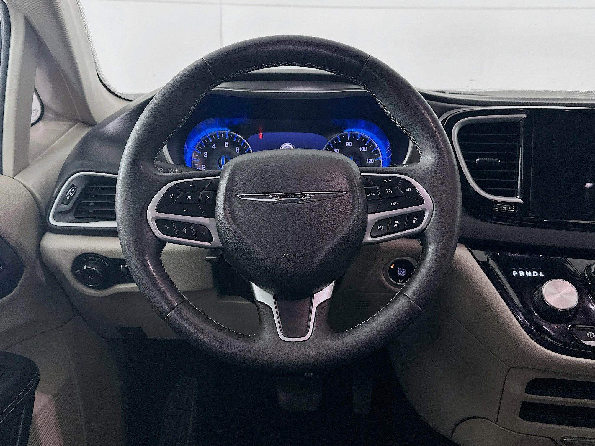 Used 2022 Chrysler Pacifica Touring-L image 18