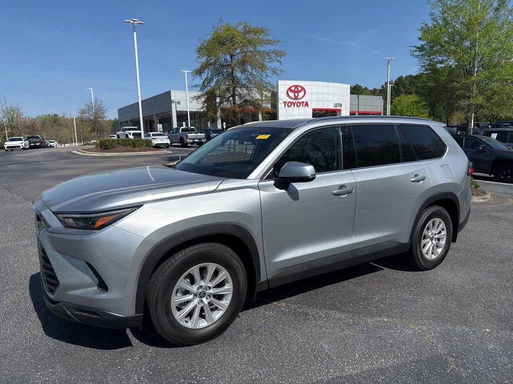 Used 2025 Toyota Grand Highlander XLE image 2