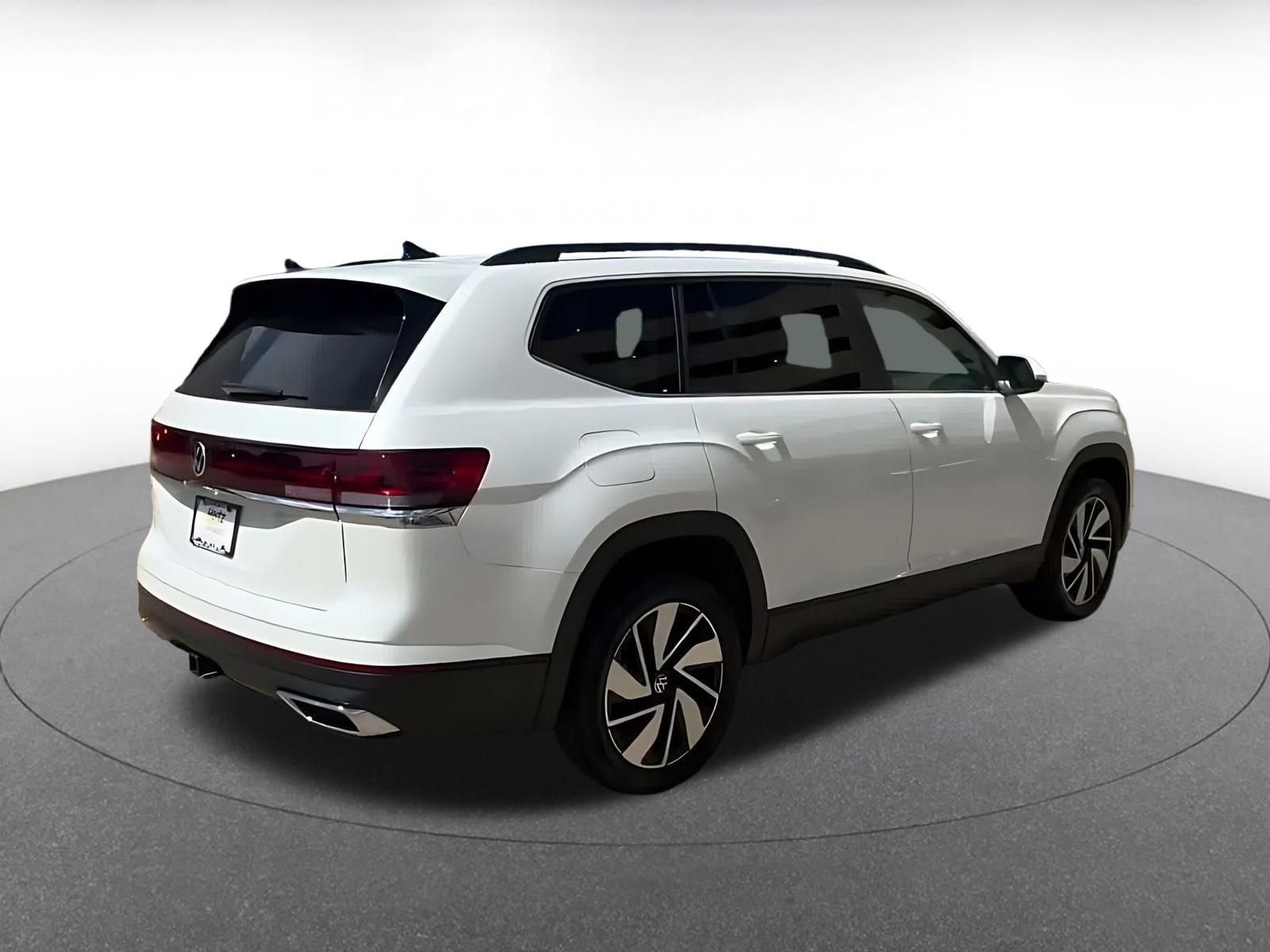 Used 2026 Volkswagen Atlas SE FWD image 12