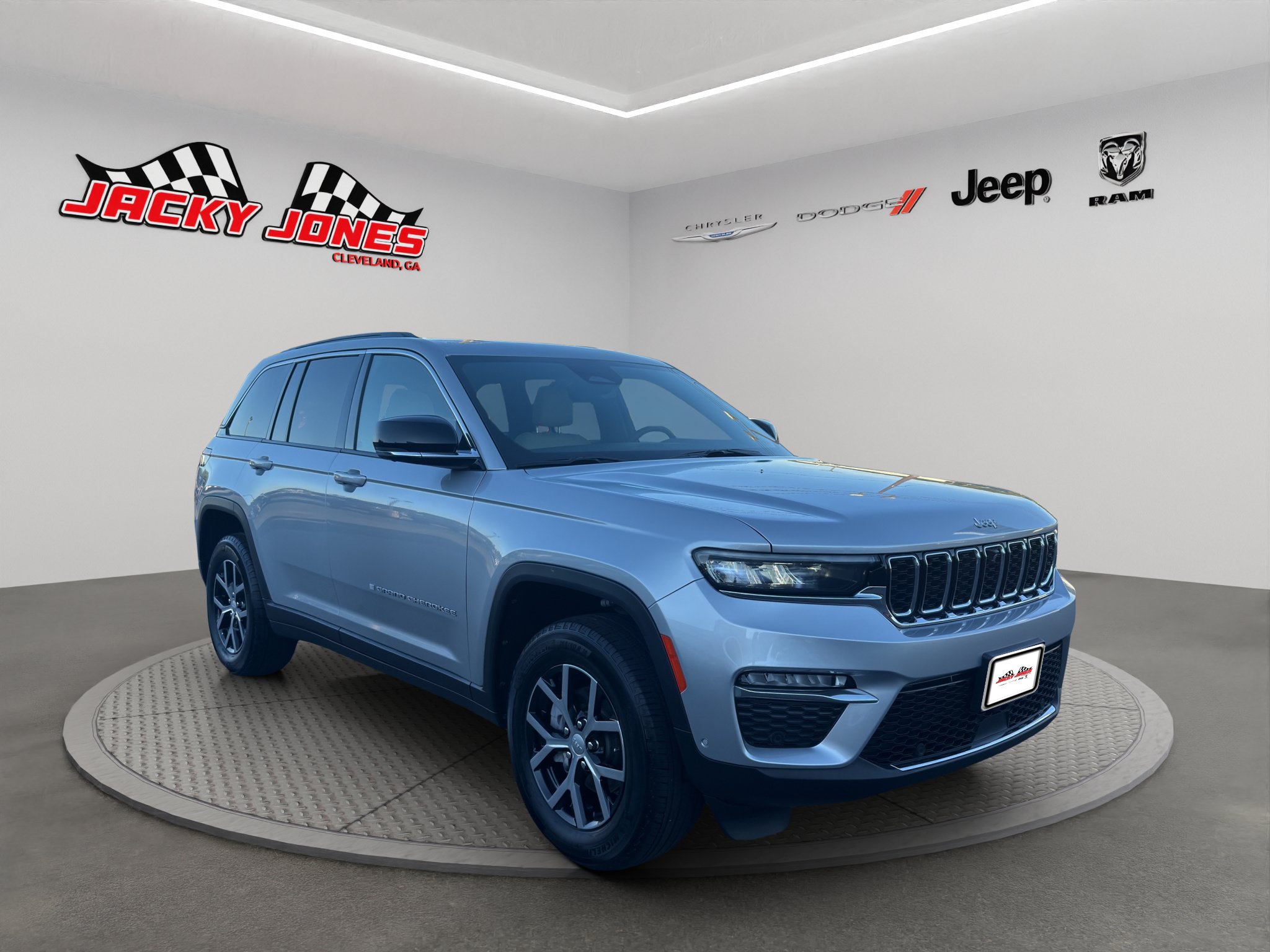 Used 2024 Jeep Grand Cherokee Limited w/ Luxury Tech Group II AWD/4WD image 12