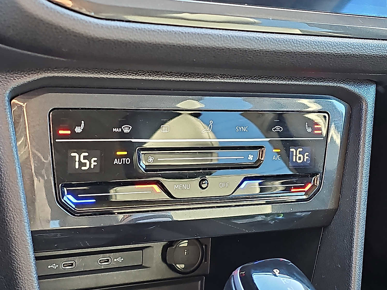 Used 2024 Volkswagen Tiguan SE image 16