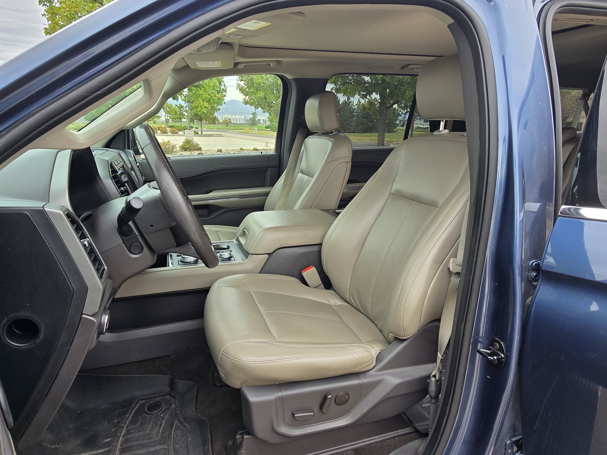 Used 2020 Ford Expedition Max XLT w/ Equipment Group 202A AWD/4WD image 13