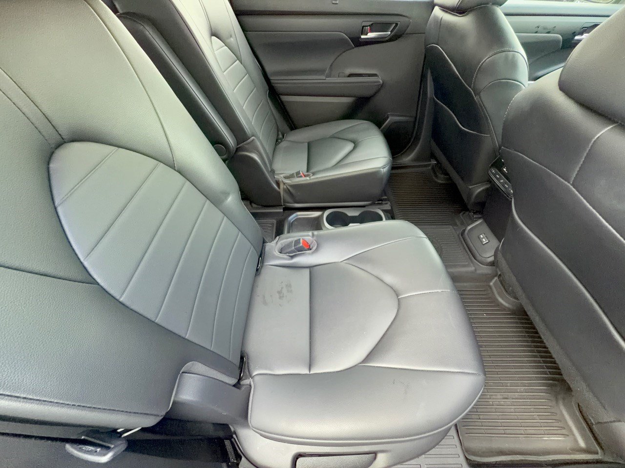 Used 2023 Toyota Highlander XLE FWD image 29