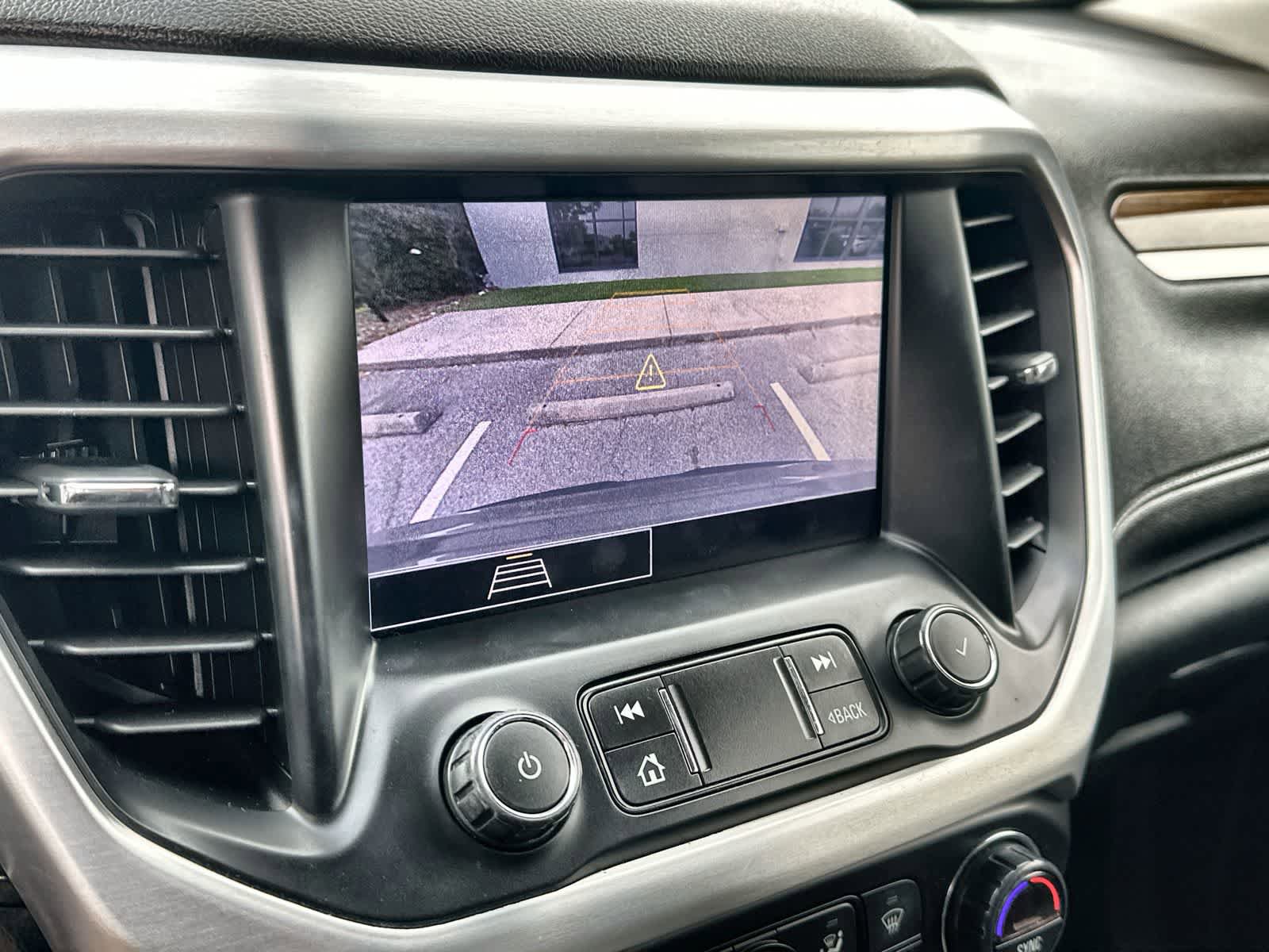 Used 2020 GMC Acadia SLE w/ Driver Convenience Package image 25