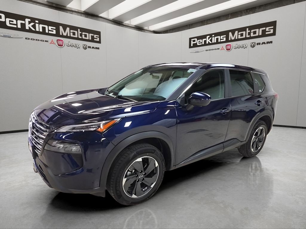 Used 2025 Nissan Rogue SV image 2