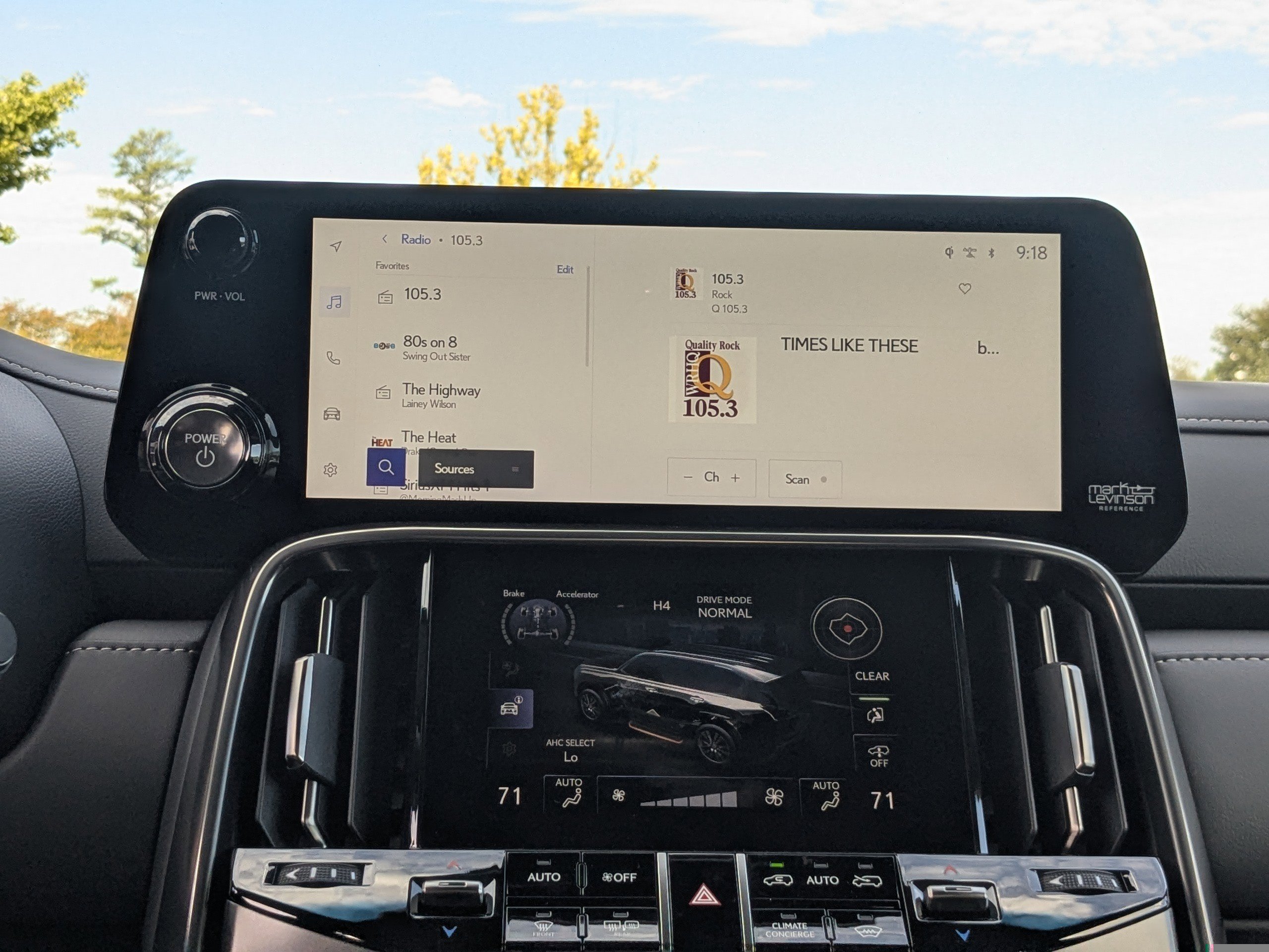 New 2025 Lexus LX 700h Luxury w/ Appearance Package image 18