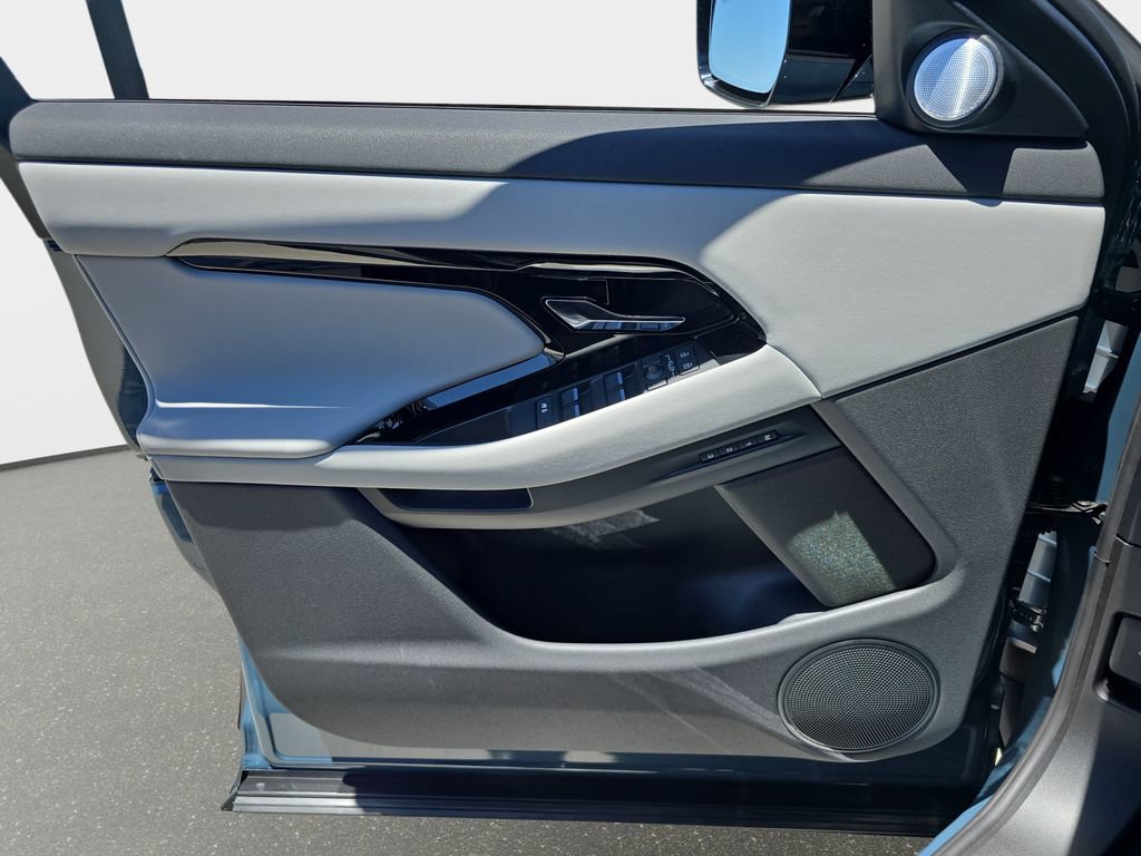 New 2026 Land Rover Range Rover Evoque Hoxton AWD/4WD image 27