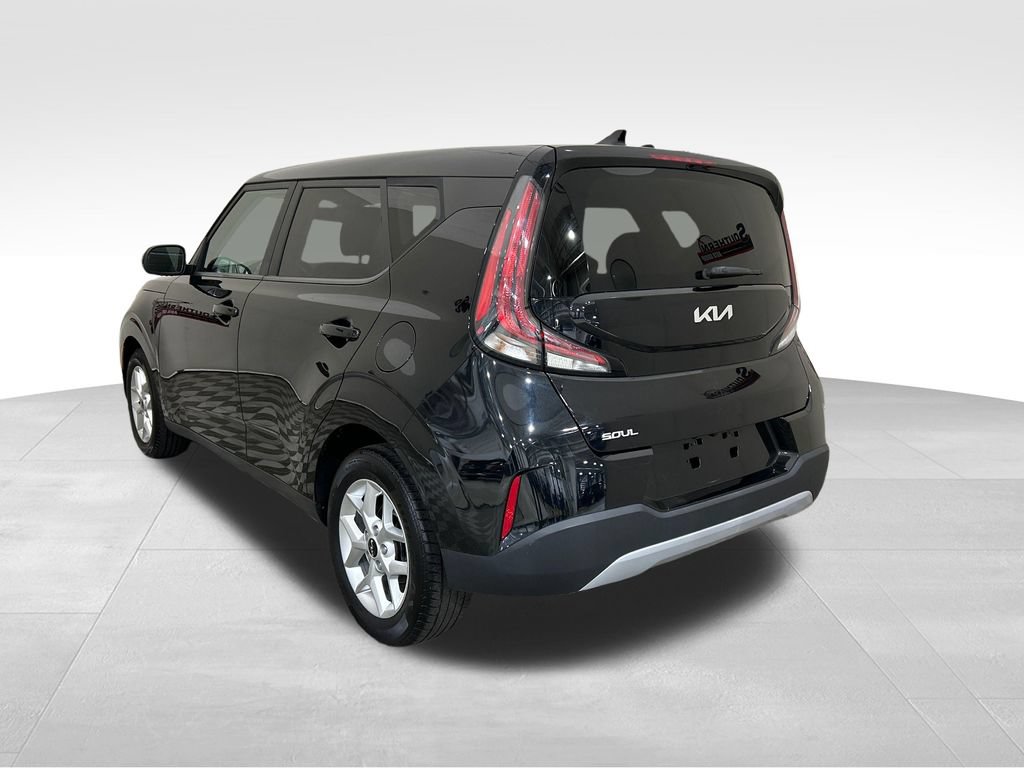 Used 2023 Kia Soul LX w/ LX Technology Package FWD image 3