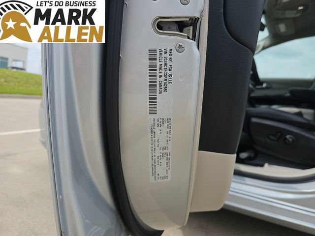Used 2024 Chrysler Pacifica Touring-L FWD image 34