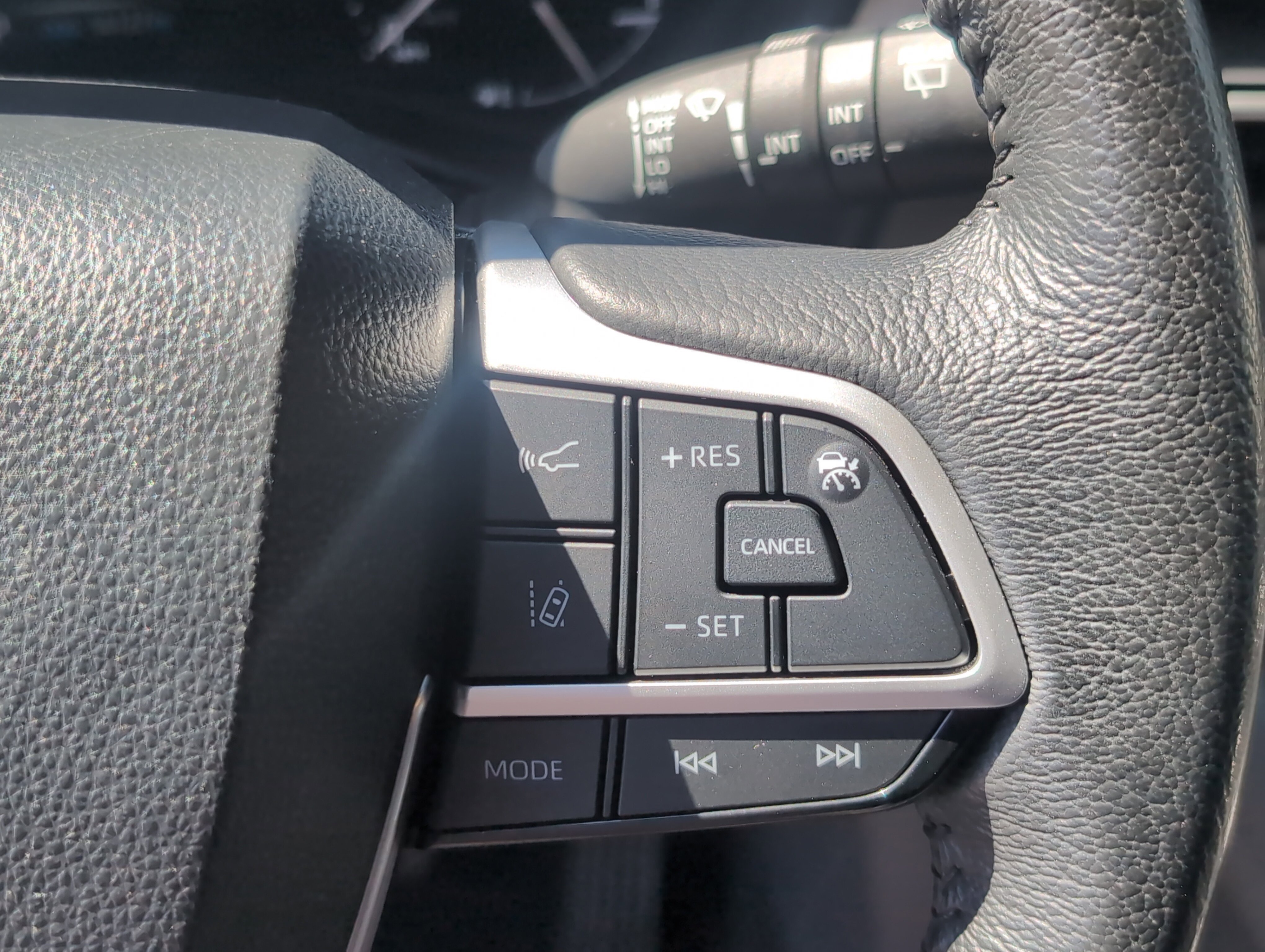 Certified 2024 Toyota Sienna XLE FWD image 19
