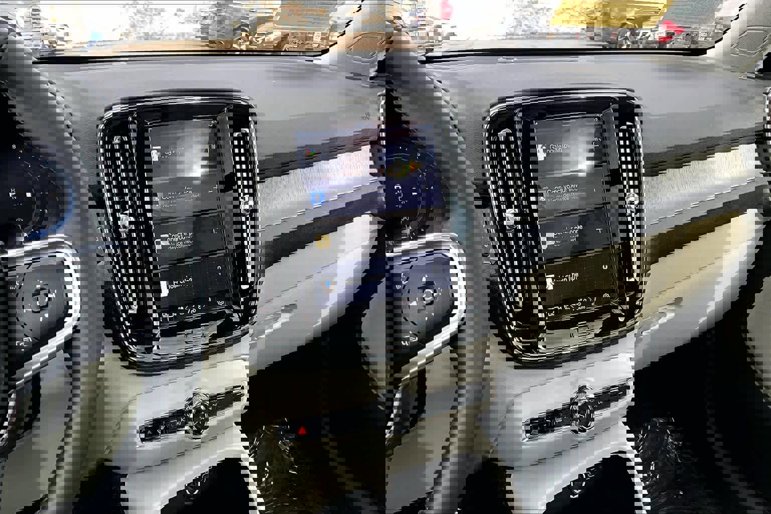 Certified 2023 Volvo XC40 B5 Plus w/ Climate Package image 7