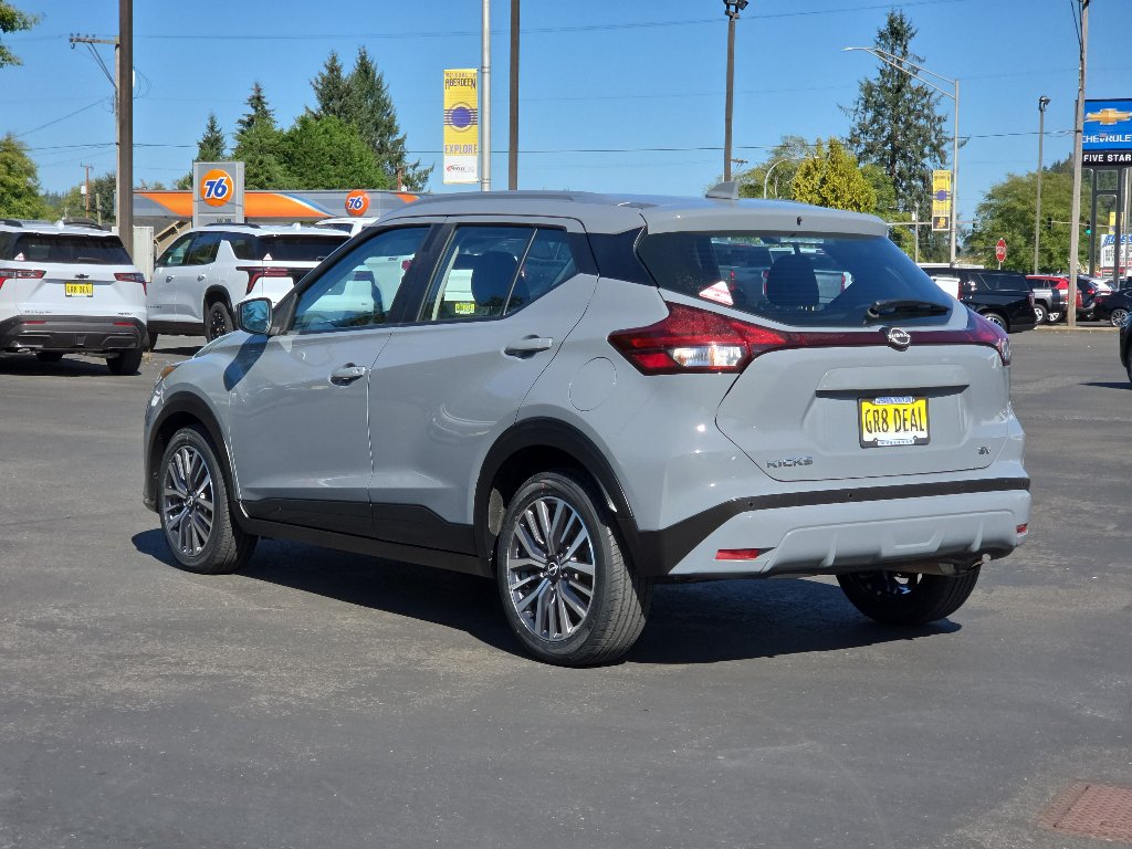 Used 2022 Nissan Kicks SV FWD image 4