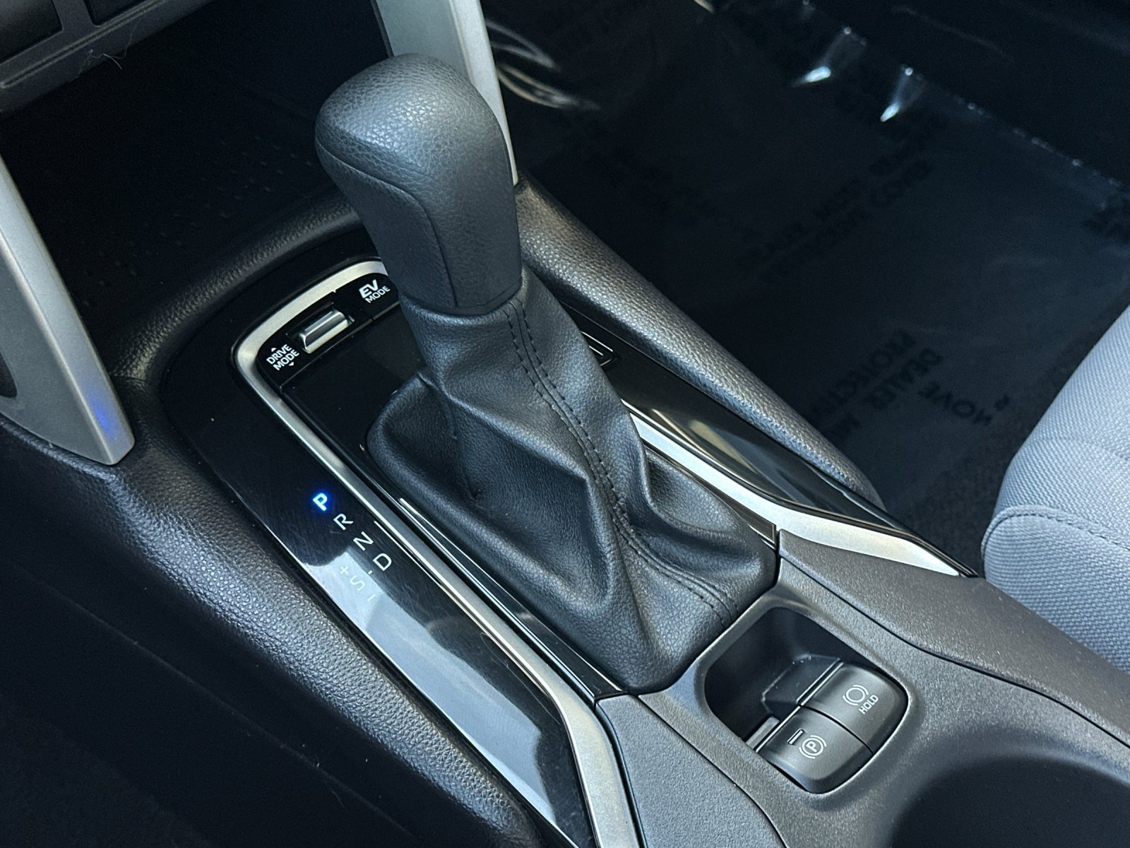 Used 2025 Toyota Corolla Cross AWD Hybrid image 19