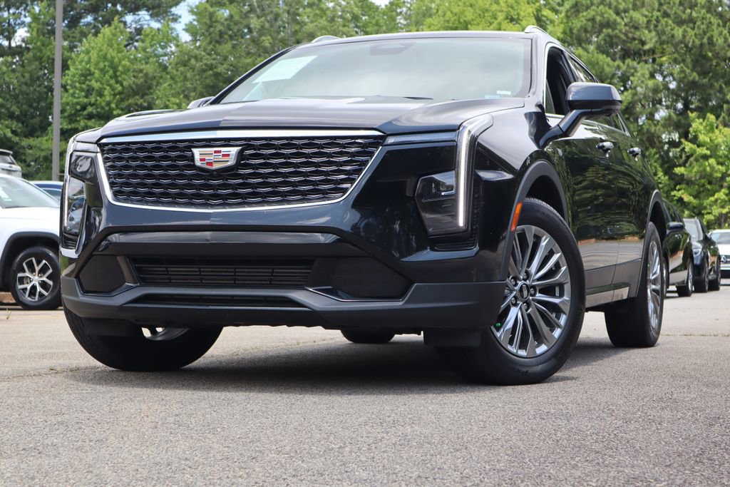 Used 2025 Cadillac XT4 Premium Luxury image 1