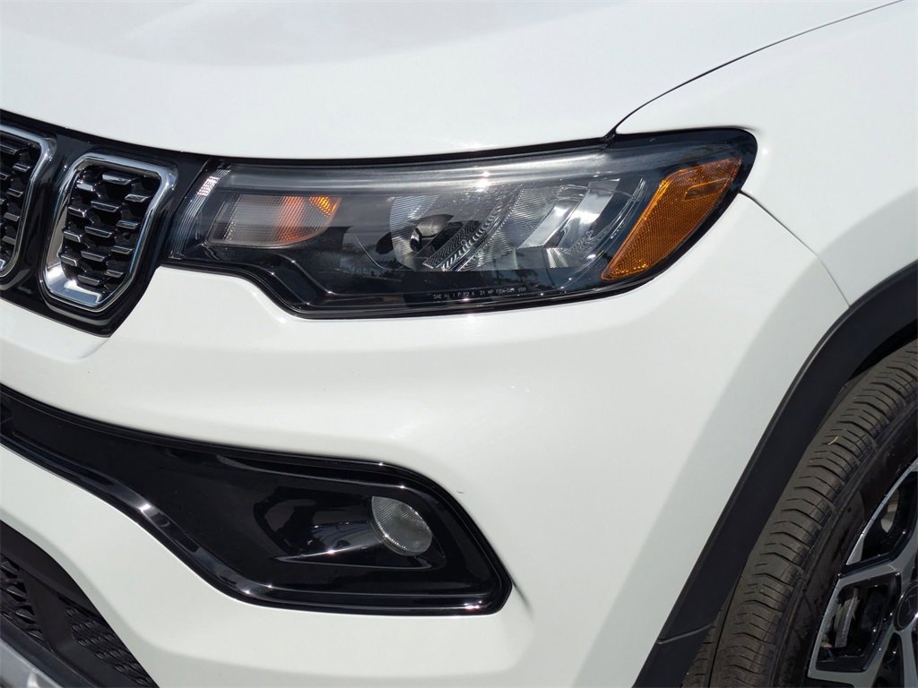 Used 2025 Jeep Compass Limited image 11