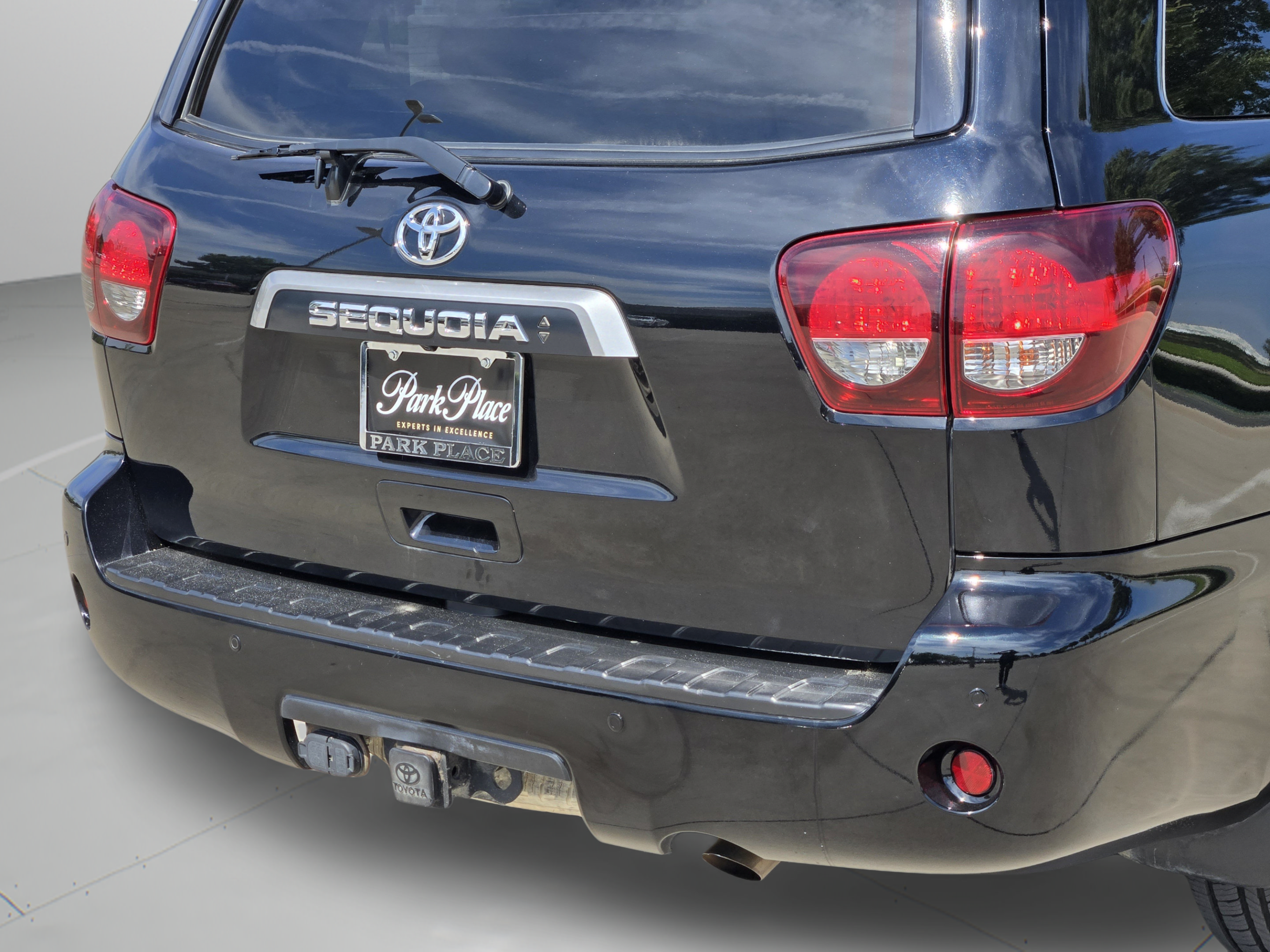 Used 2020 Toyota Sequoia Limited w/ Safety & Convenience Package AWD/4WD image 35