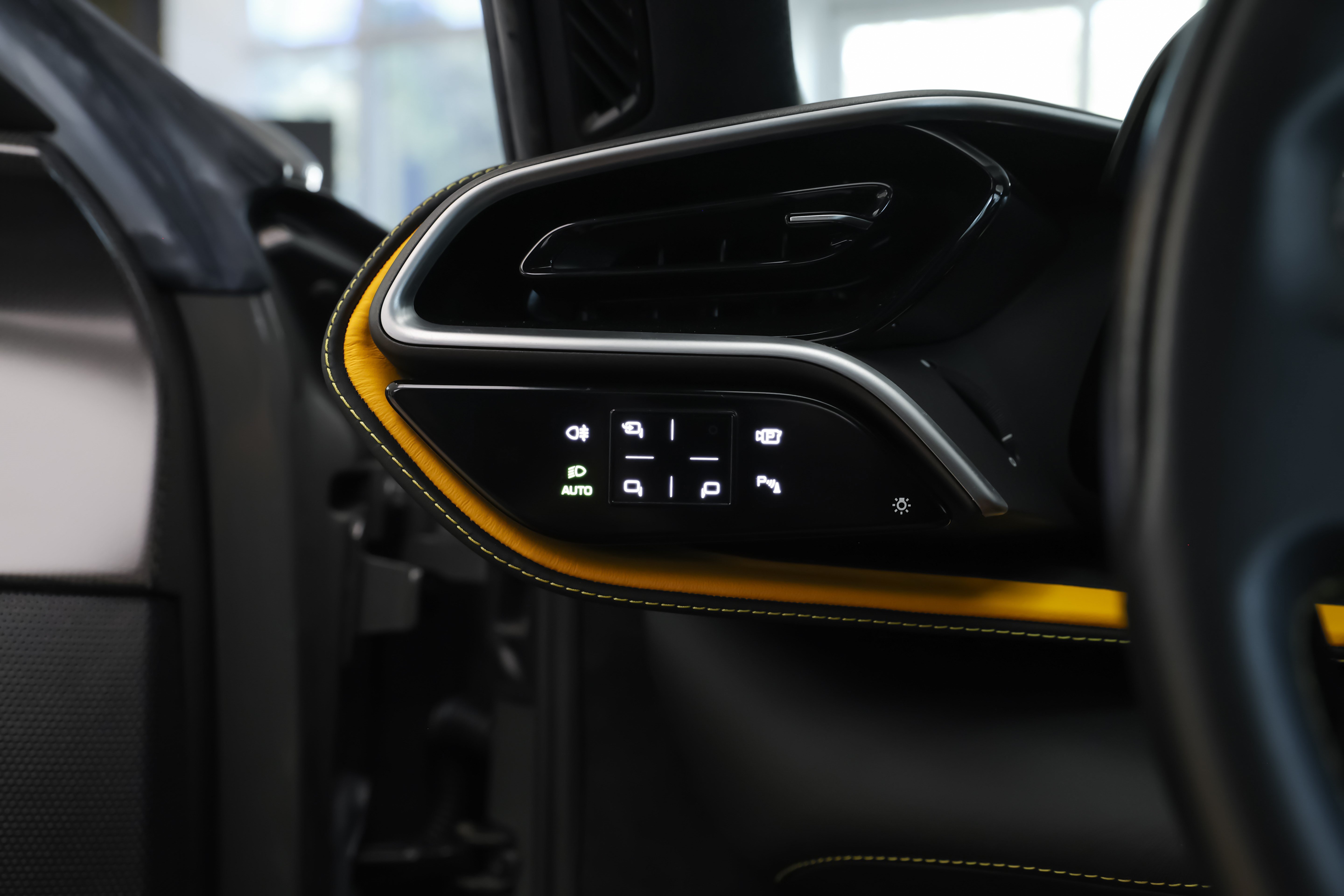 Used 2023 Ferrari 296 GTB RWD image 30