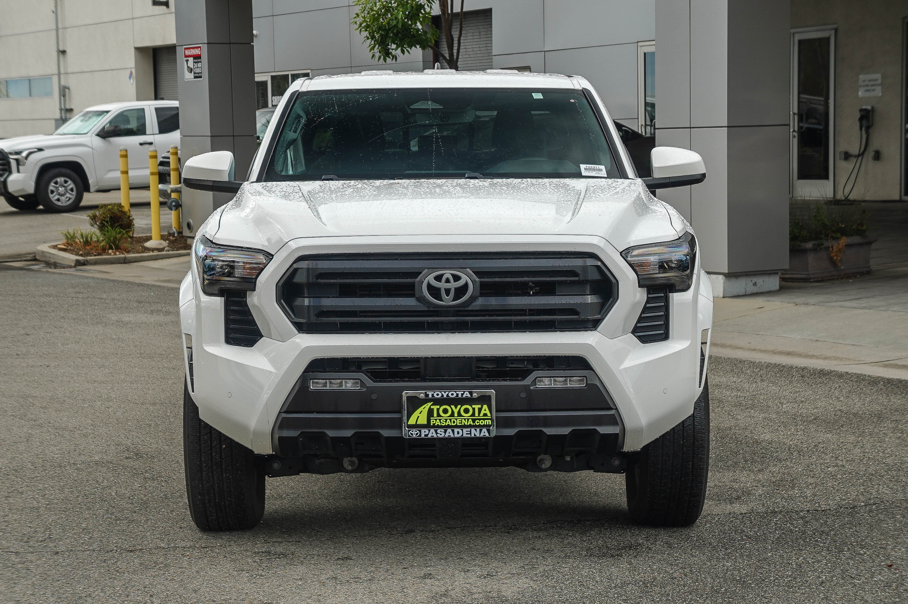 Used 2024 Toyota Tacoma SR5 AWD/4WD image 2