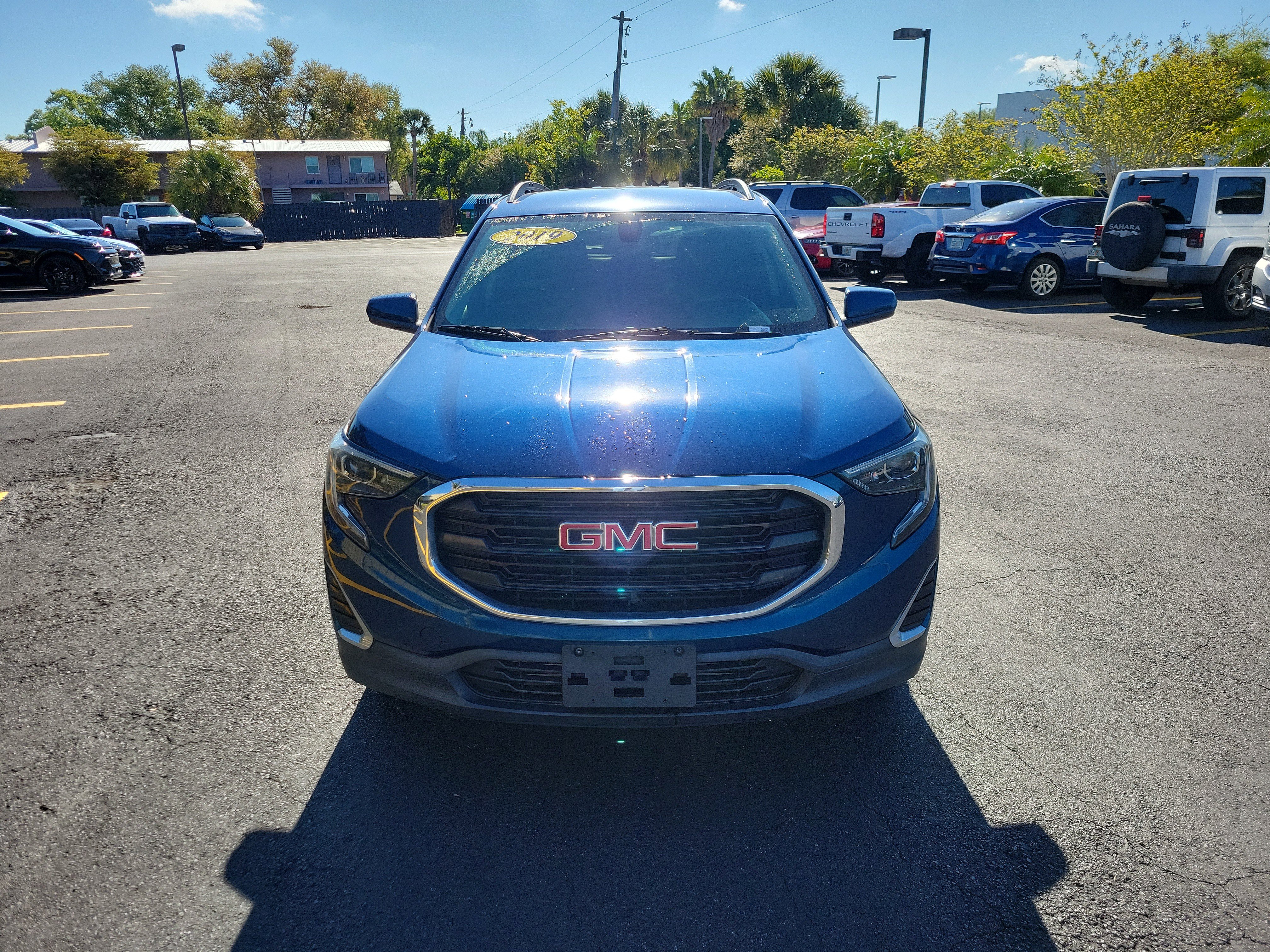 Used 2019 GMC Terrain SLE w/ Driver Convenience Package image 2