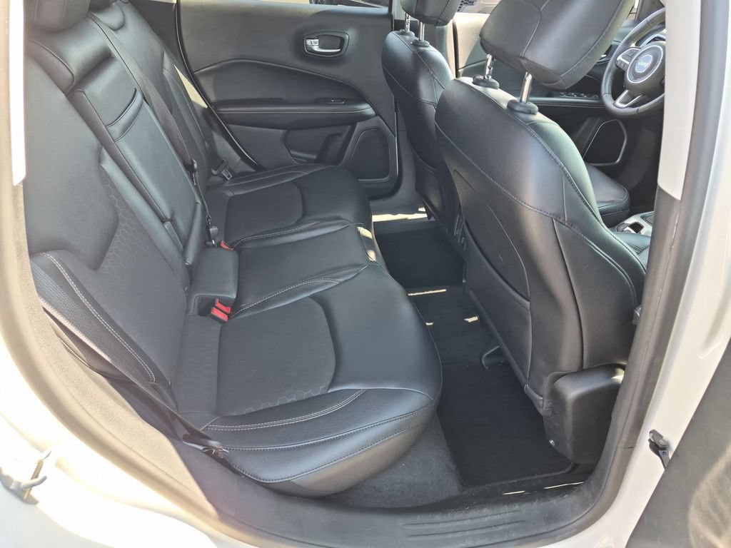 Used 2018 Jeep Compass Latitude w/ Popular Equipment Group FWD image 29