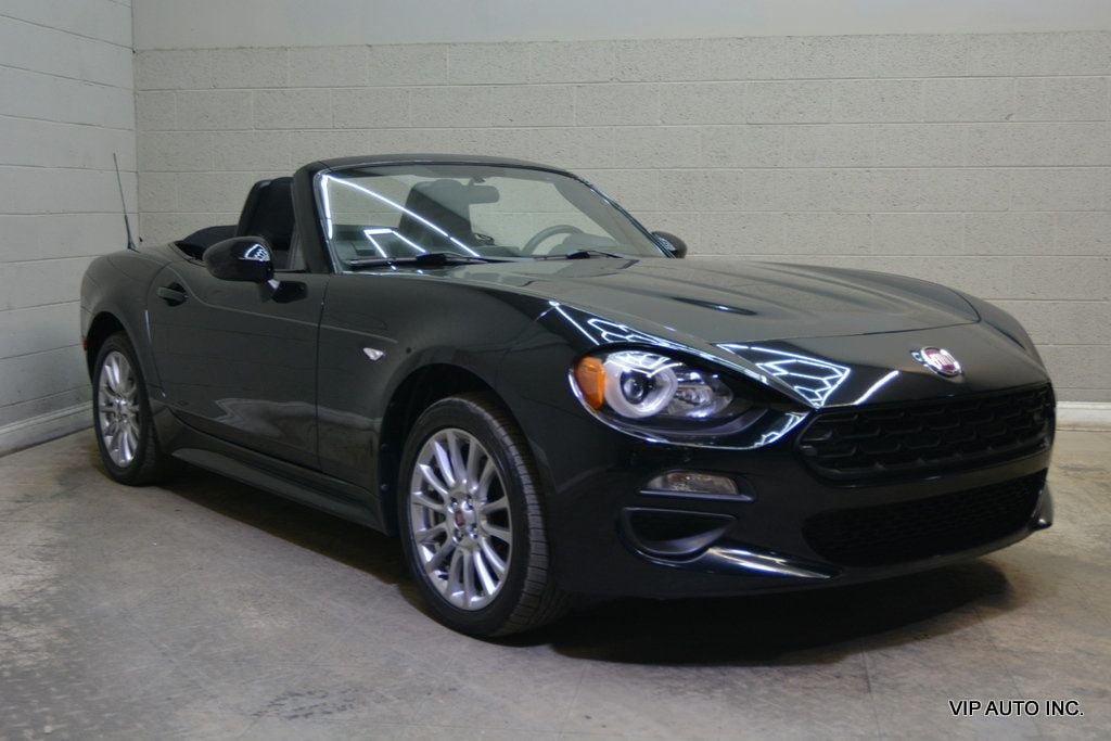 Used 2018 FIAT 124 Spider Classica w/ Technology & Siriusxm Group RWD image 1