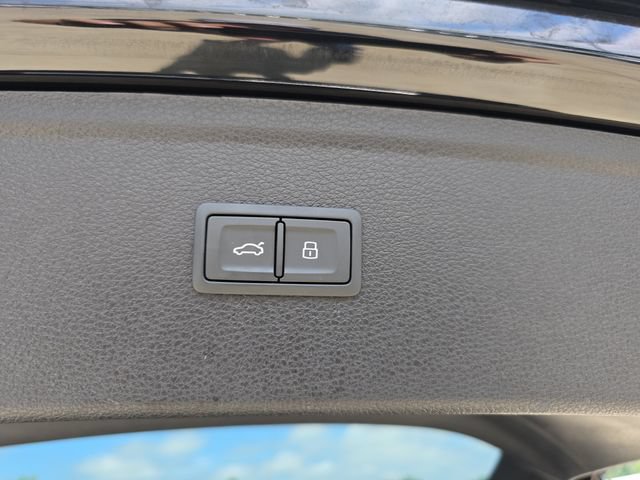 Used 2023 Audi Q5 e Premium w/ Convenience Package AWD/4WD image 16