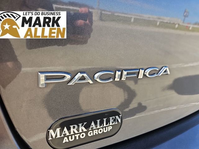Used 2023 Chrysler Pacifica Touring-L FWD image 31