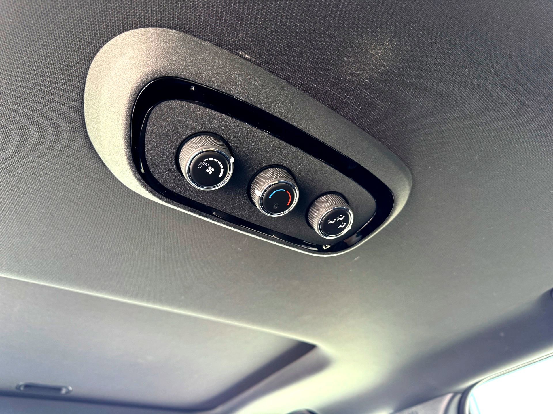 Used 2025 Dodge Durango GT image 21