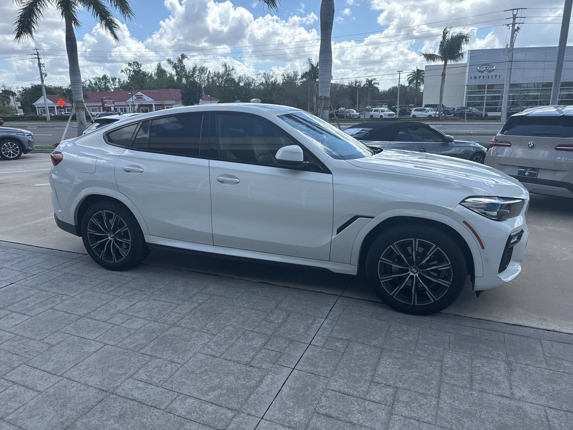Used 2021 BMW X6 sDrive40i w/ M Sport Package image 3