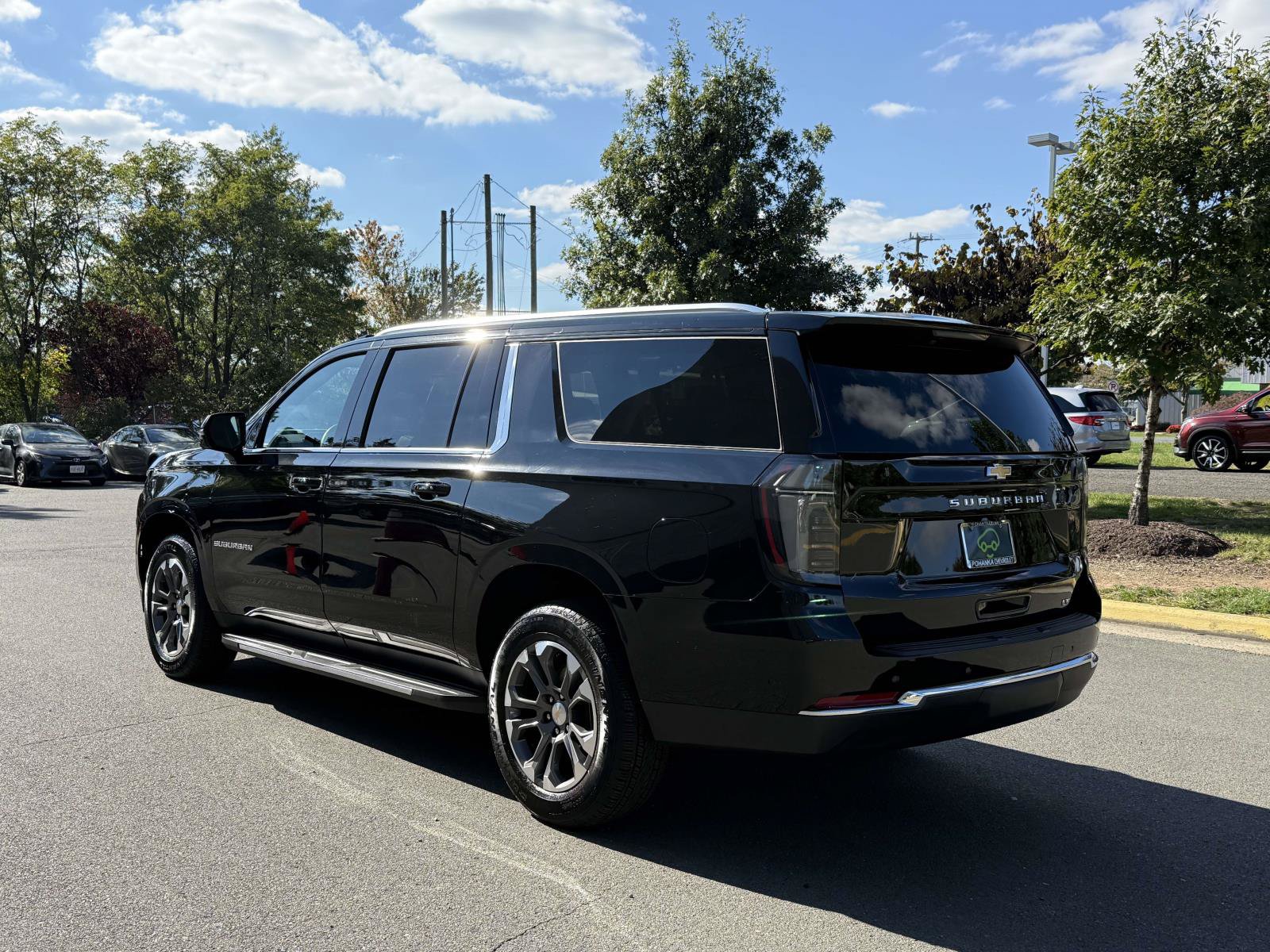Certified 2026 Chevrolet Suburban LT w/ Comfort Package AWD/4WD image 4