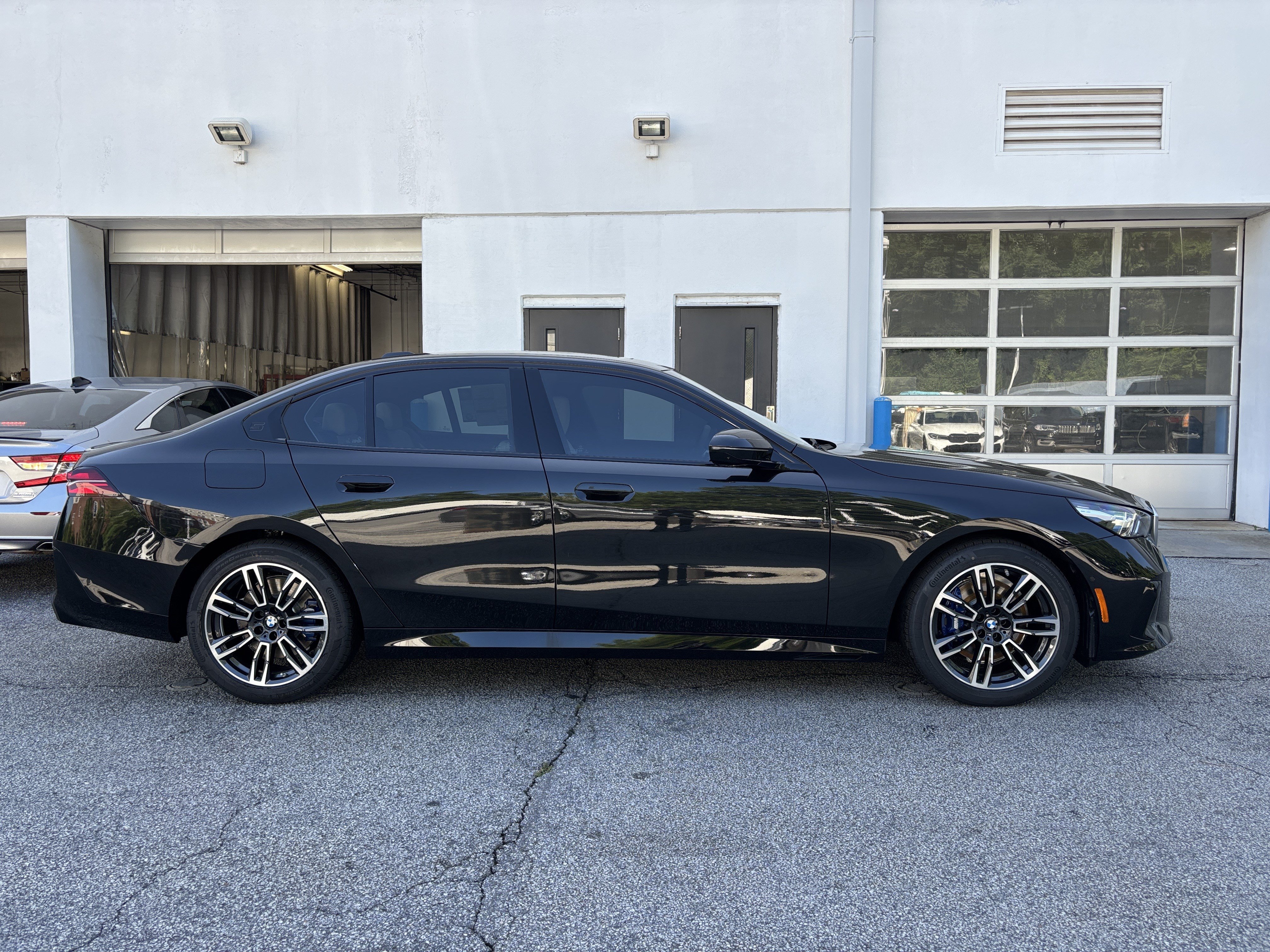 Used 2027 BMW 530i w/ M Sport Package RWD image 4