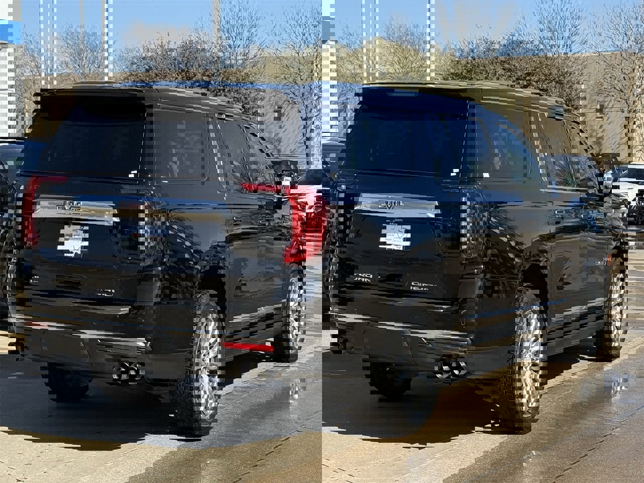 Used 2022 GMC Yukon XL Denali image 4