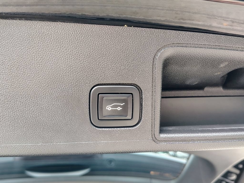 Used 2022 GMC Terrain SLT w/ Infotainment Package II AWD/4WD image 14