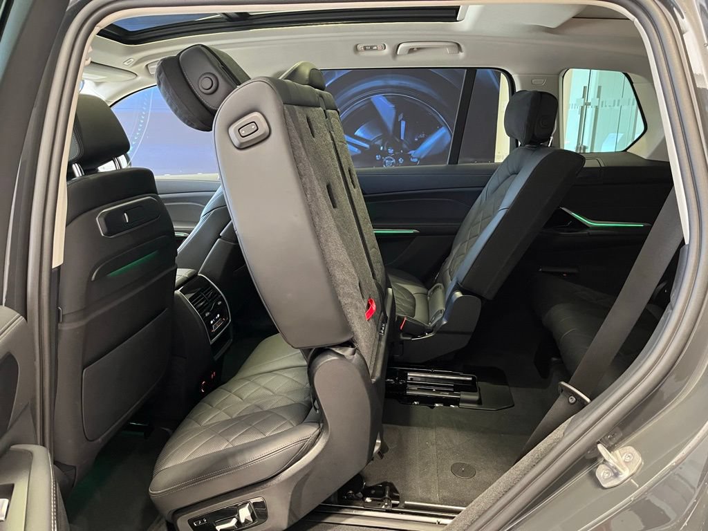 Used 2023 BMW X7 xDrive40i w/ Parking Assistance Package AWD/4WD image 25