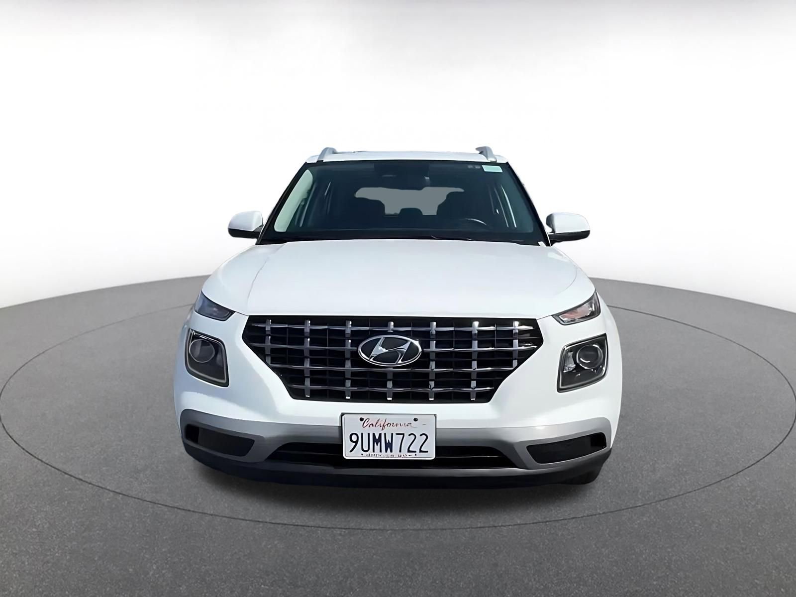 Used 2025 Hyundai Venue SEL FWD image 4