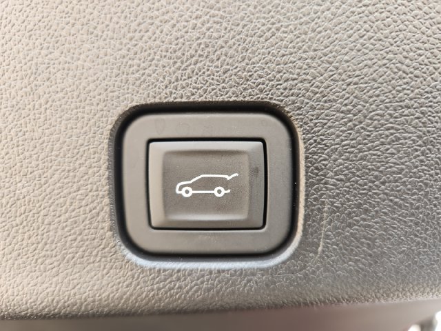 Used 2026 Chevrolet Traverse High Country w/ LPO, Floor Liner Package FWD image 37