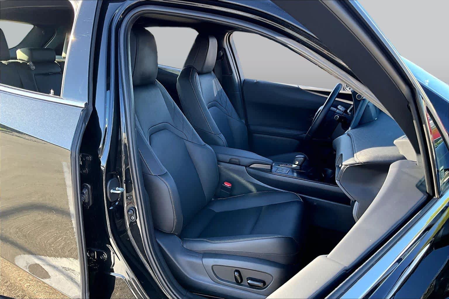 Certified 2025 Lexus UX 300h FWD w/ Accessory Package (Z1) image 8