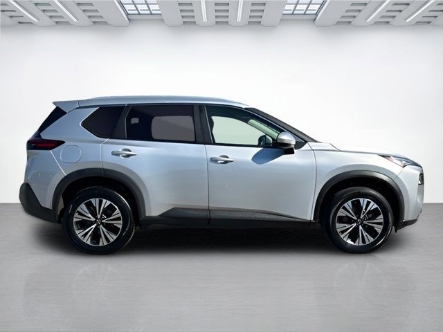 Used 2023 Nissan Rogue SV w/ SV Premium B Package image 3