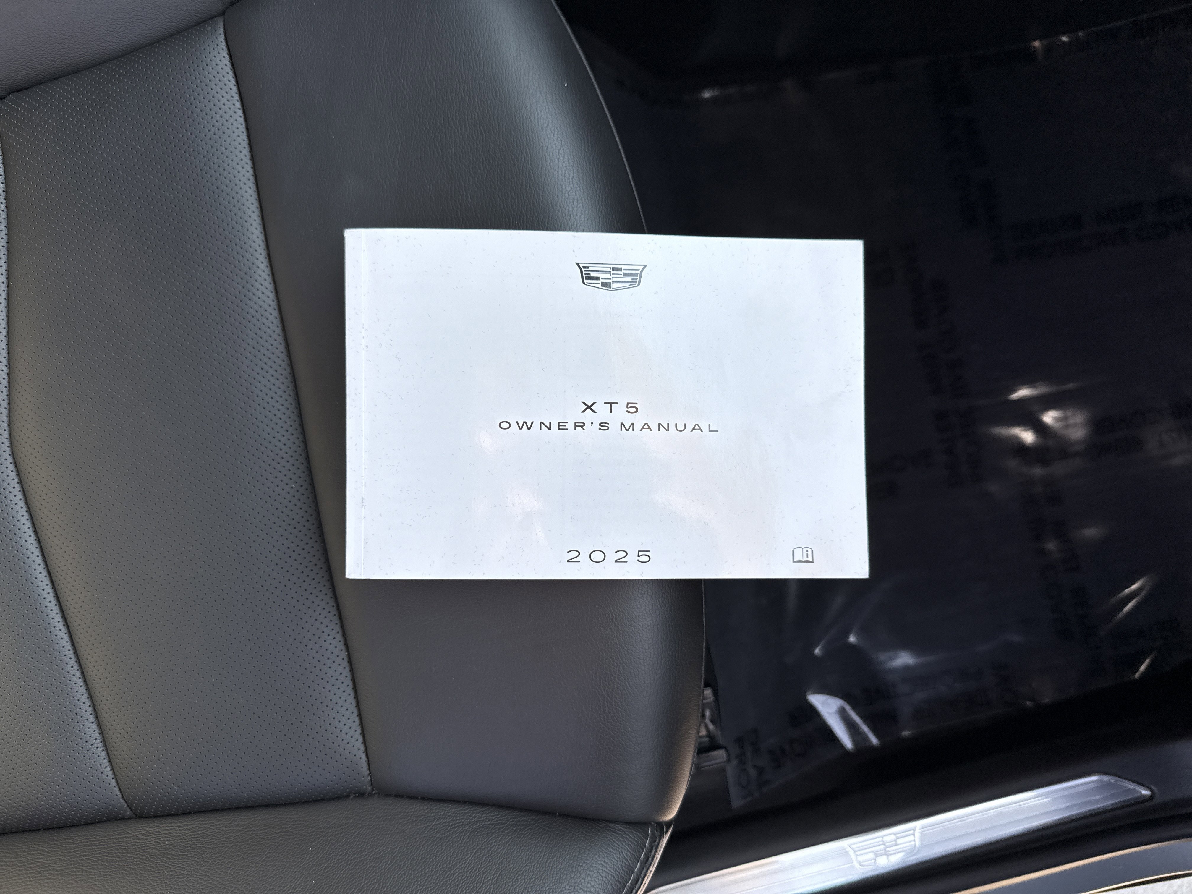 Used 2025 Cadillac XT5 Premium Luxury w/ Technology Package AWD/4WD image 37