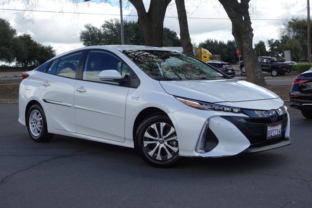 Used 2022 Toyota Prius Prime XLE image 4