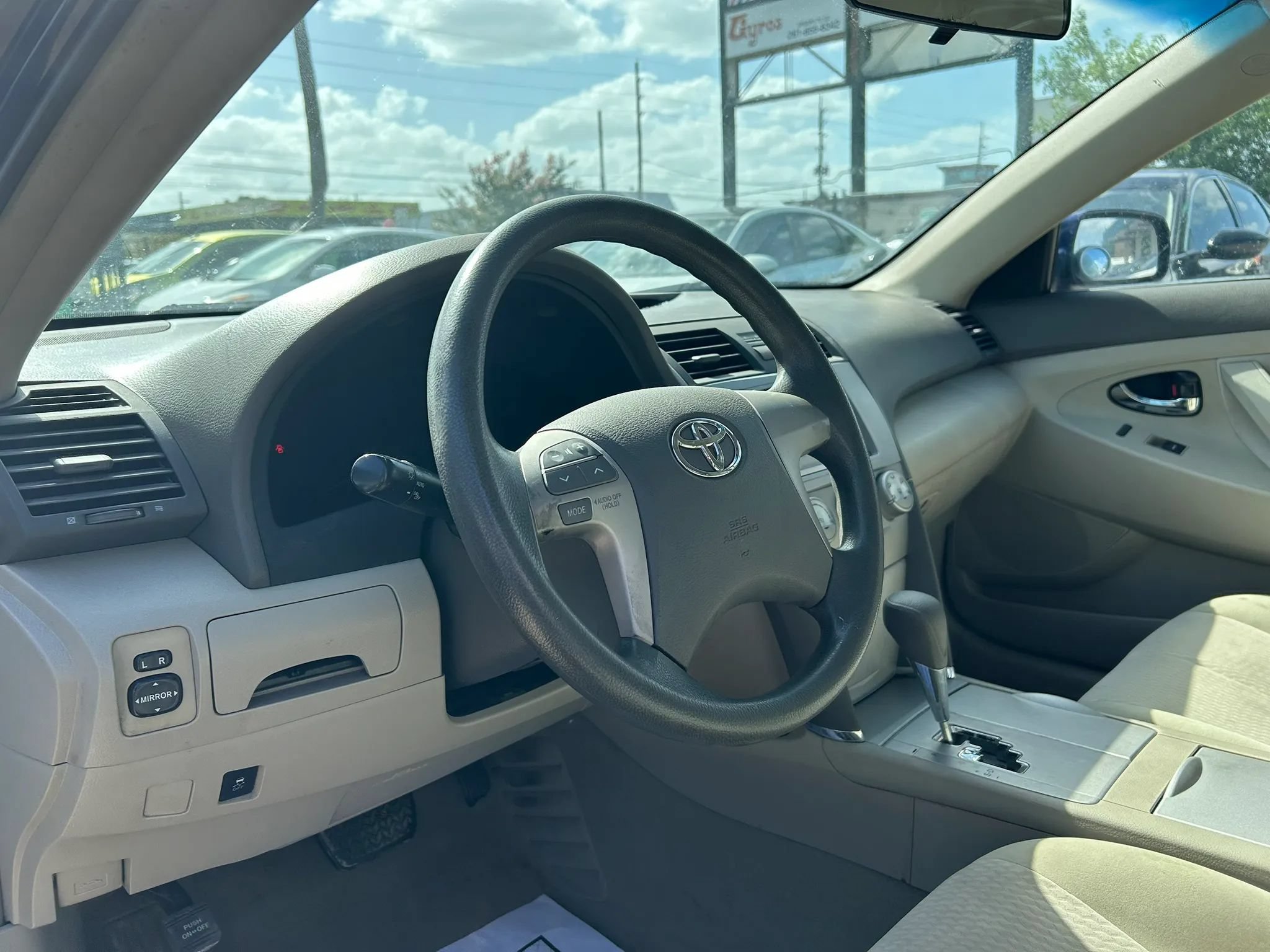Used 2010 Toyota Camry LE FWD image 11
