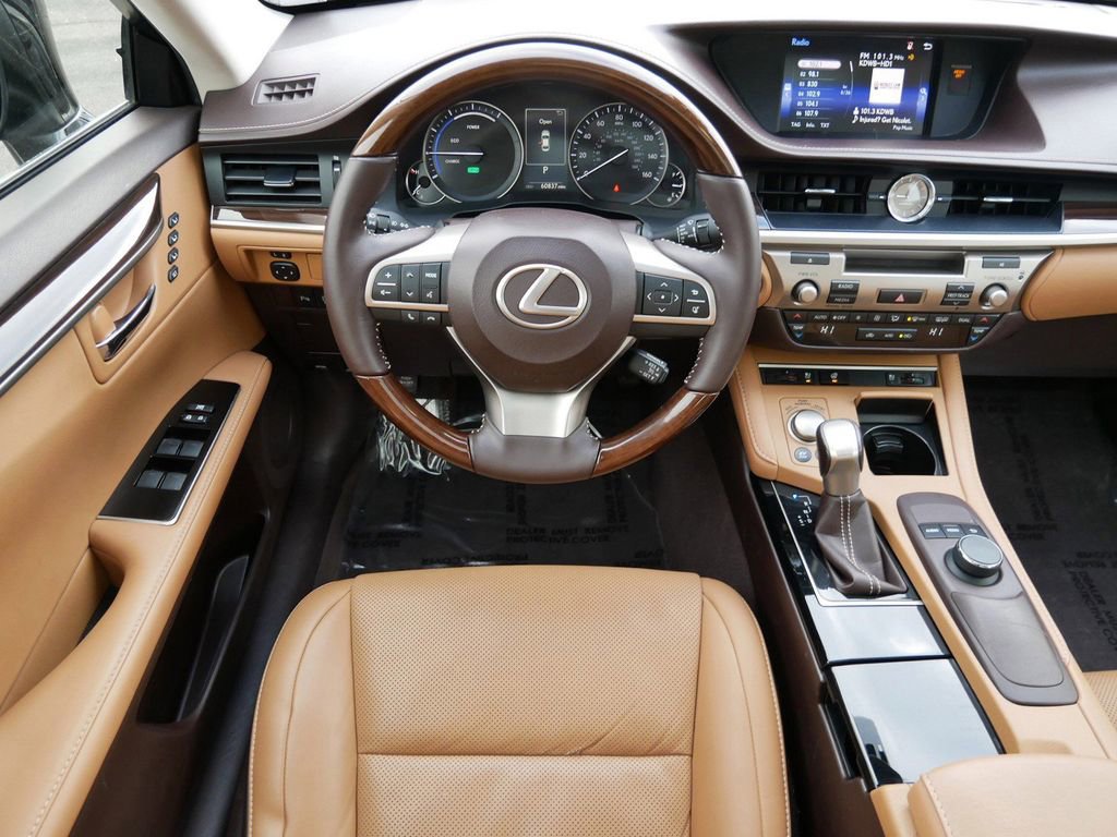 Used 2016 Lexus ES 300h w/ Premium Package w/Wood Trim image 13