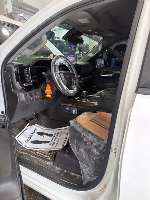 Used 2022 Chevrolet Silverado 1500 LT Trail Boss w/ LT Trail Boss Premium Package AWD/4WD image 5
