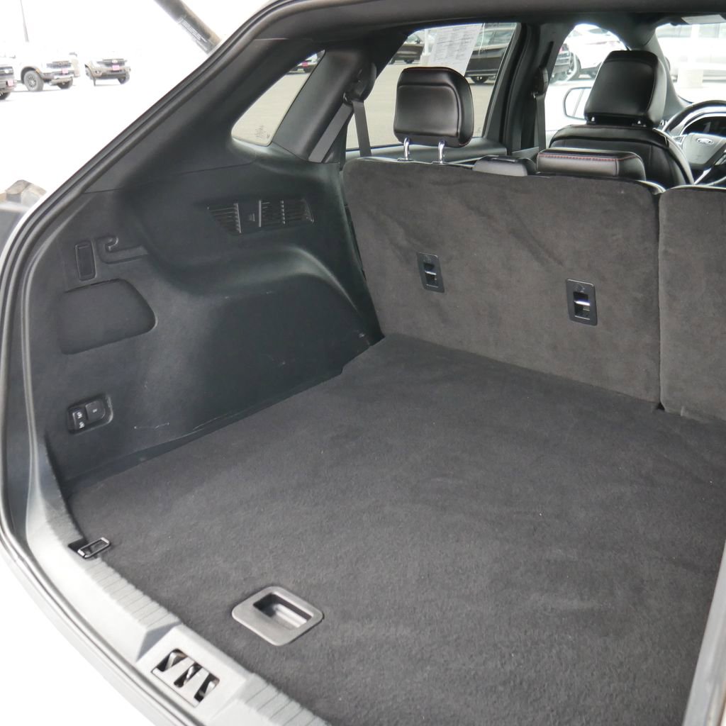 Used 2021 Ford Edge ST-Line w/ Class II Trailer Tow Package AWD/4WD image 18
