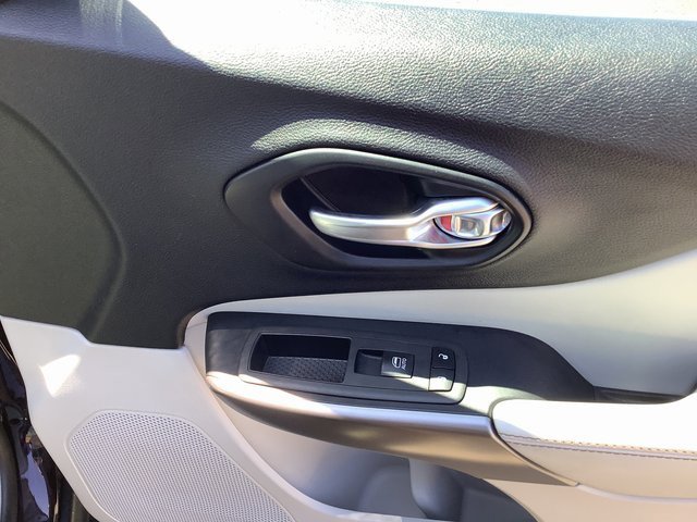 Used 2021 Jeep Cherokee Latitude Lux w/ Trailer Tow Group image 37