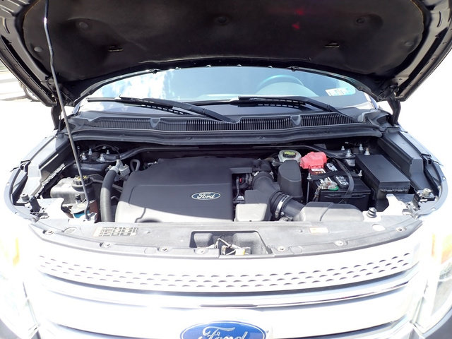 Used 2015 Ford Explorer XLT w/ Equipment Group 201B AWD/4WD image 12
