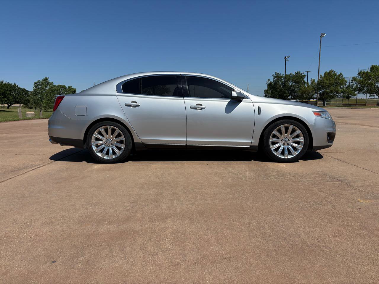 Used 2012 Lincoln MKS AWD image 23