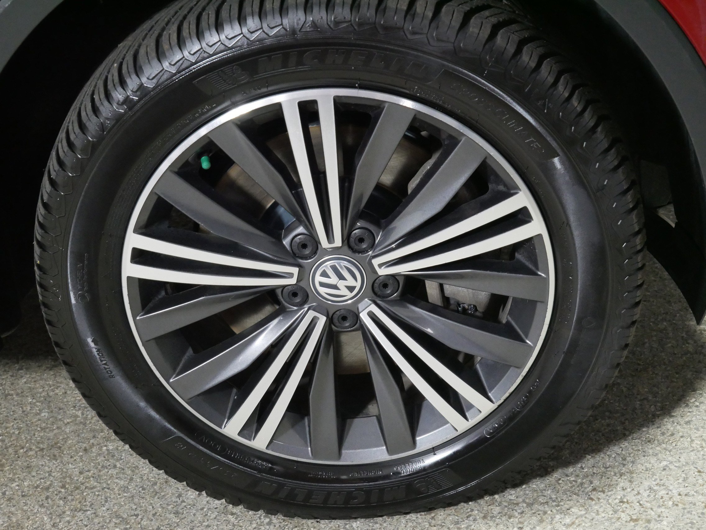 Used 2018 Volkswagen Tiguan SEL image 15
